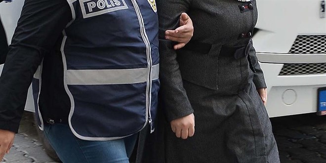 Adana'da evde l bulunan 2 aylk bebein annesi tutukland