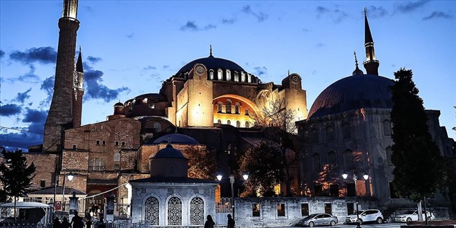 Valilik aklad: Ayasofya-i Kebir Camii bu saatler arasnda kapal