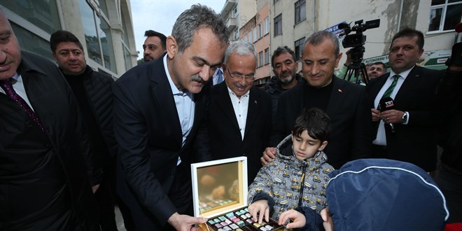 Milli Eitim Bakan zer, Ordu'da bayram namaznn ardndan konutu