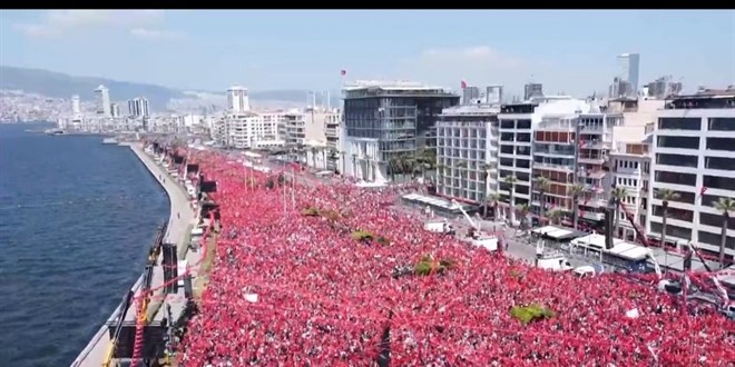 CHP zmir mitingindeki konuma sreleri dikkat ekti