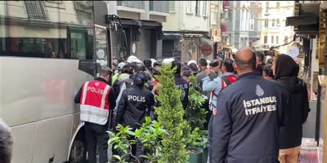 May S Ta Taksim Meydan Na Y R Mek Steyen Gruplara M Dahale Edildi