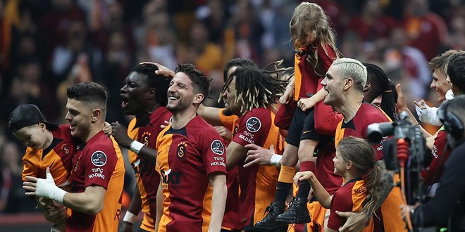 Galatasaray ampiyonluk kapsn sonuna kadar aralad