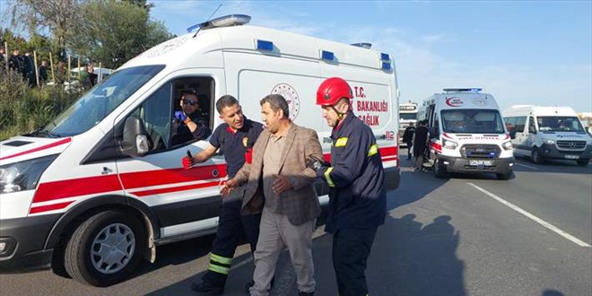 Kocaeli'de tra arparak devrilen servis aracndaki 13 ii yaraland
