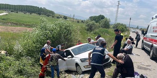 Ktahya'da trafik kazasnda 2 kii ld, 4 kii yaraland