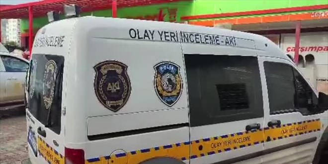 Adana'da bir kii alveri merkezi damnda l bulundu