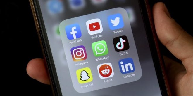 Fransz meclisi 15 ya altndakilerin sosyal medya kullanmn arta balayan tasary onaylad