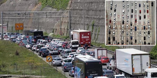 Tatilciler geri dnyor! Yollarda kilometrelerce kuyruk olutu