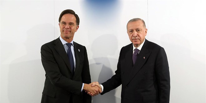 Erdoan, Hollanda Babakan Rutte ile telefonda grt