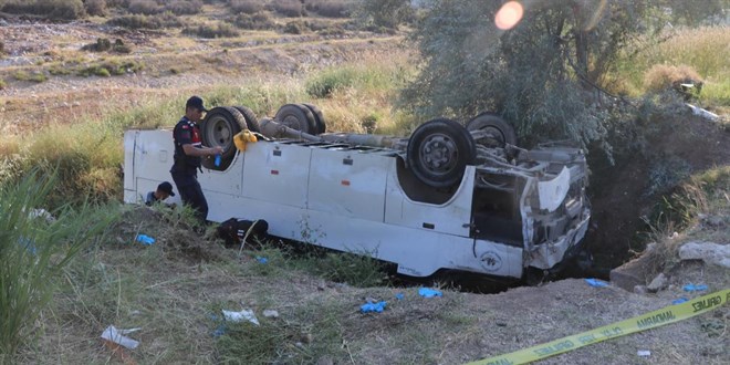 Isparta'da midibs ile hafif ticari ara arpt: 1 l, 35 yaral