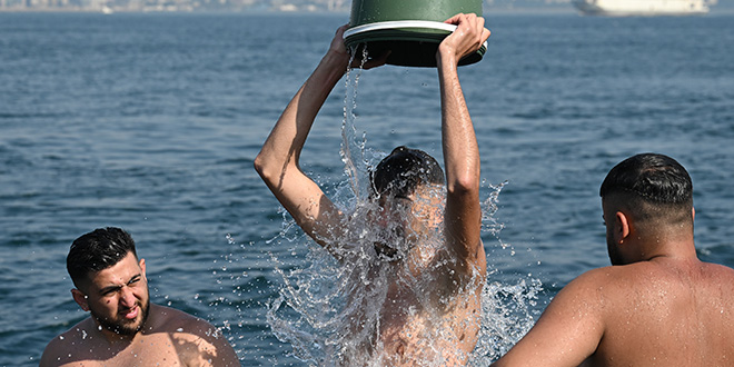 stanbul'da scaklk glgede 35 dereceyi grd