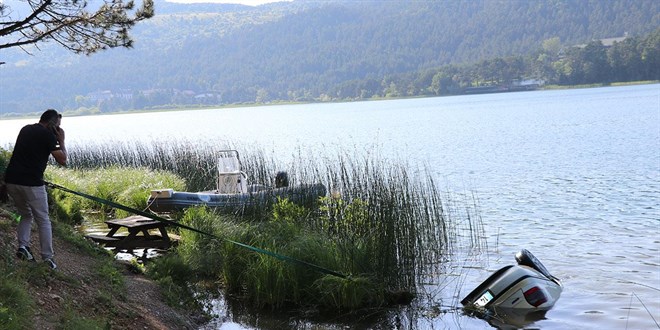 El frenini ekmeyi unuttuu otomobil Abant Gl'ne dt