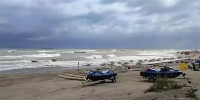 Kandra'da olumsuz hava koullar nedeniyle denize girmek yasakland