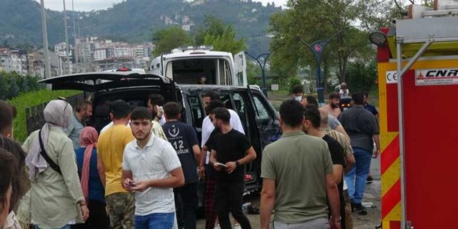 Trabzon'da turistleri tayan minibs devrildi: 3' ar 6 yaral