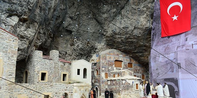 Fener Rum Patrikhanesi'nden Smela Manastr'ndaki ayine ilikin aklama