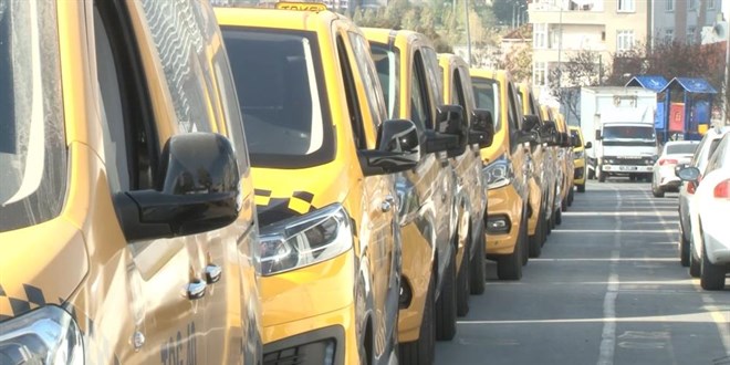 stanbul'da taksi karmaas devam ediyor, taksiciler zm bekliyor