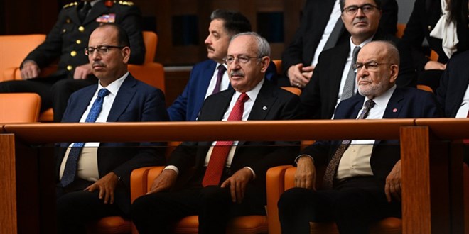 Saadet Partisi'nden TBMM aklamas: Sayn Karamollaolu protokol gereince ayaa kalkmtr