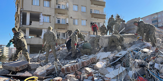 Hatay'da depremde 99 kiinin ld binayla ilgili 2 pheli tutukland