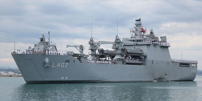 Yardm malzemeleri tayan TCG Bayraktar, Libya'ya ulat