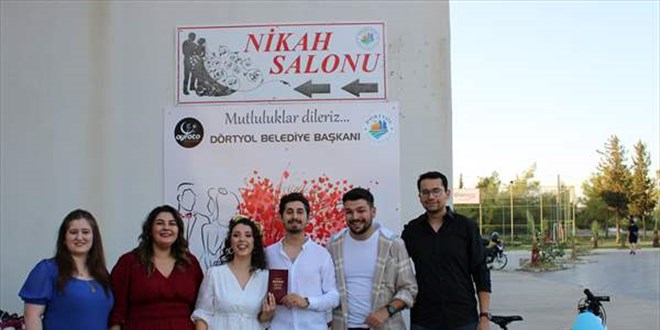 Hatay'da gelin ve damat nikaha bisikletle gitti