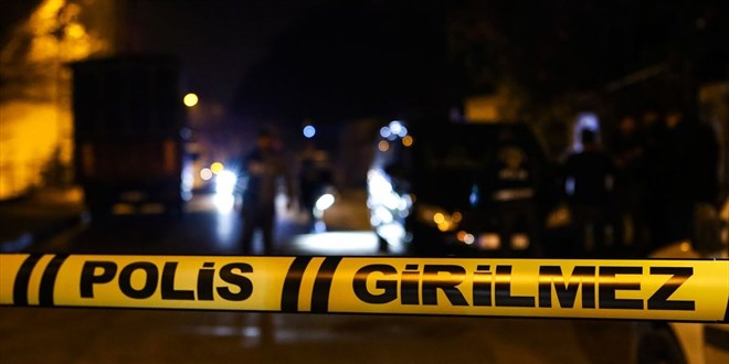 Konya'da bir pheli, polisin silahn almak isterken vuruldu