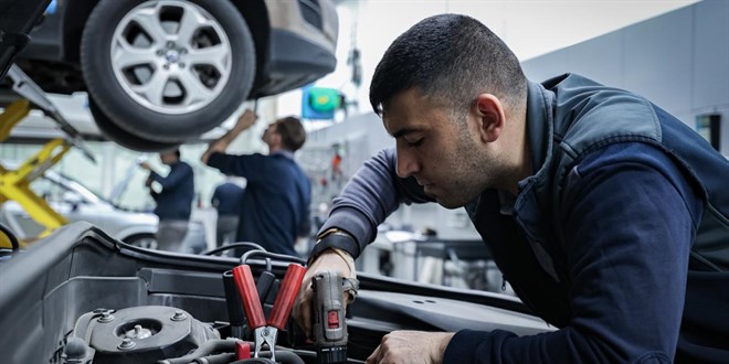 Elektrikli ara sektr 'mahir el' aryor