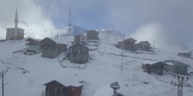 Trabzon ve Rize'de kar nedeniyle 14 yerleim yerine ulam salanamyor