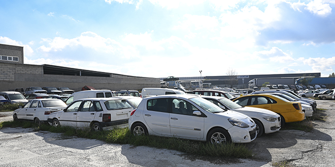 Yediemin otoparklarnda hacizli ara sahiplerine iadeler balyor