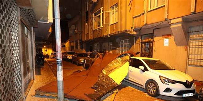 stanbul'da lodos ve saanak etkili oluyor