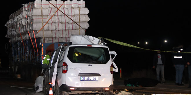 Diyarbakr'da hafif ticari aracn kamyona arpmas sonucu 2 kii ld