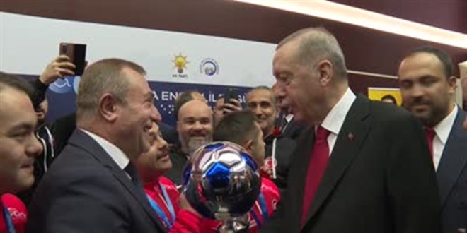 Cumhurbakan Erdoan Futsal Milli Takm'n kabul etti