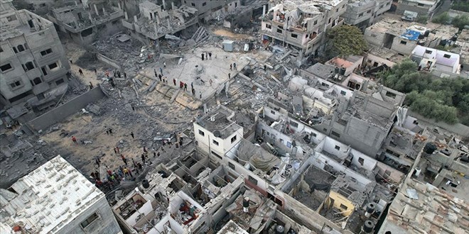 srail'in Gazze'nin gneyindeki bir eve dzenledii saldrda 10 sivil ldrld