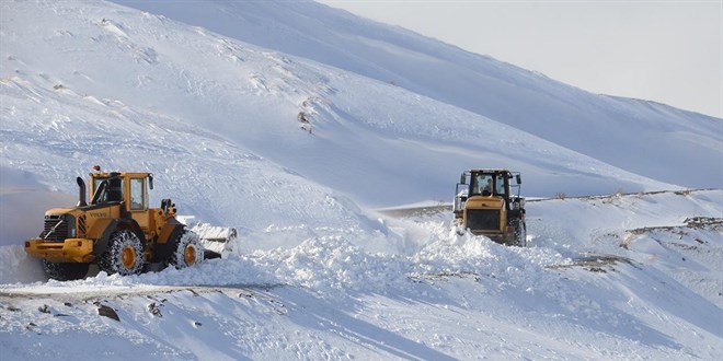 Hakkari, Mu ve Bitlis'te 100 yerleim birimine ulam salanamyor