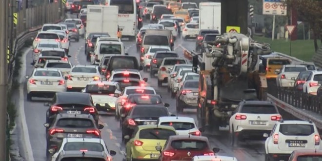 stanbul'da yamur trafii