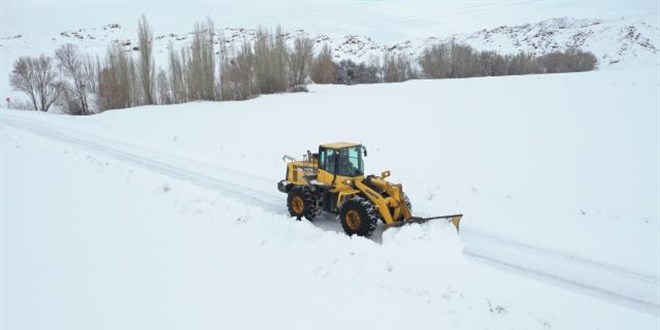 Bursa'da kardan kapanan 56 krsal mahallenin yollar ald