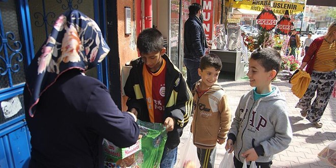 Konya'da ocuklar  aylar 'ivlilik' geleneiyle karlad