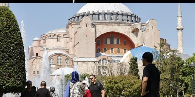 Ayasofya'da yeni dzenleme pazartesi balyor