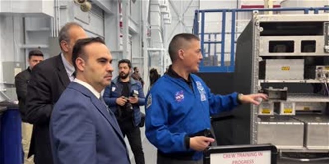 Bakan Kacr, NASA'nn Johnson Uzay Merkezi'ni ziyaret etti