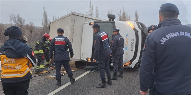 Konya'da devrilen kamyonetin srcs ld