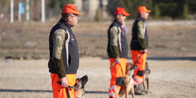 TSK'nn arama kurtarma kpekleri doal afetlerde hayat kurtaryor