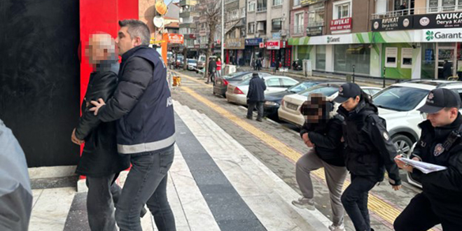 Kendilerini polis ve savc olarak tantp binlerce lira dolandrdlar