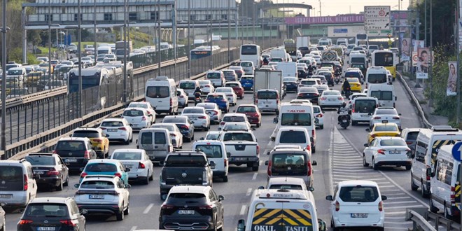 stanbul'da bayram ncesi trafik younluu