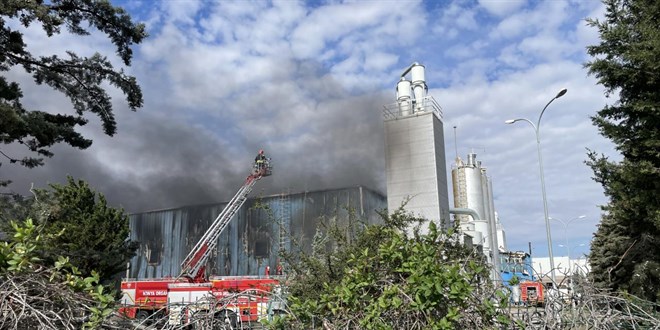 Konya'da bir fabrikaya ait depoda kan yangn sndrld