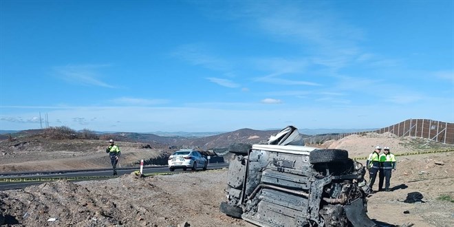 Yozgat'ta arampole devrilen otomobildeki 1 kii ld, 2 kii yaraland