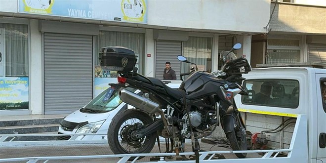 Kavga ihbarna giden motosikletli polis ekibi kaza yapt