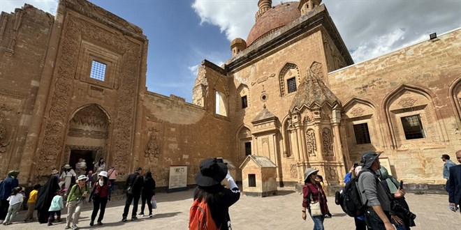 Turistler rotay shak Paa Saray'na evirdi