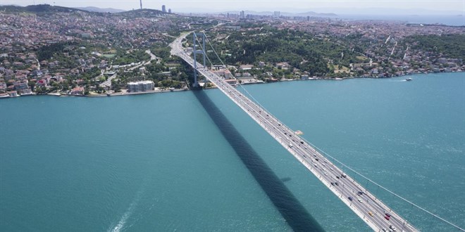 stanbul Boaz gemi trafiine geici olarak kapatld