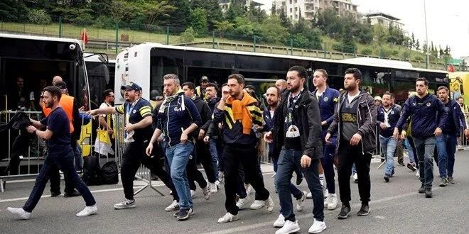 Fenerbaheli taraftarlar, Galatasaray ma iin RAMS Park'ta