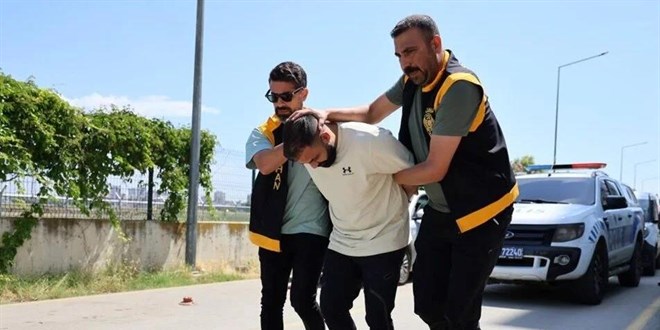 Krmz bltenle aranyordu, Adana'da yakaland