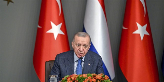 Cumhurbakan Erdoan'dan Galatasaray Kulb Bakan zbek'e tebrik telefonu