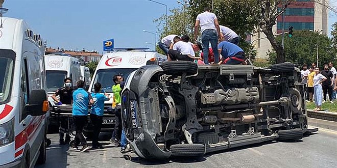 Hayati tehlikesi vard, ambulans devrildi hayatn kaybetti